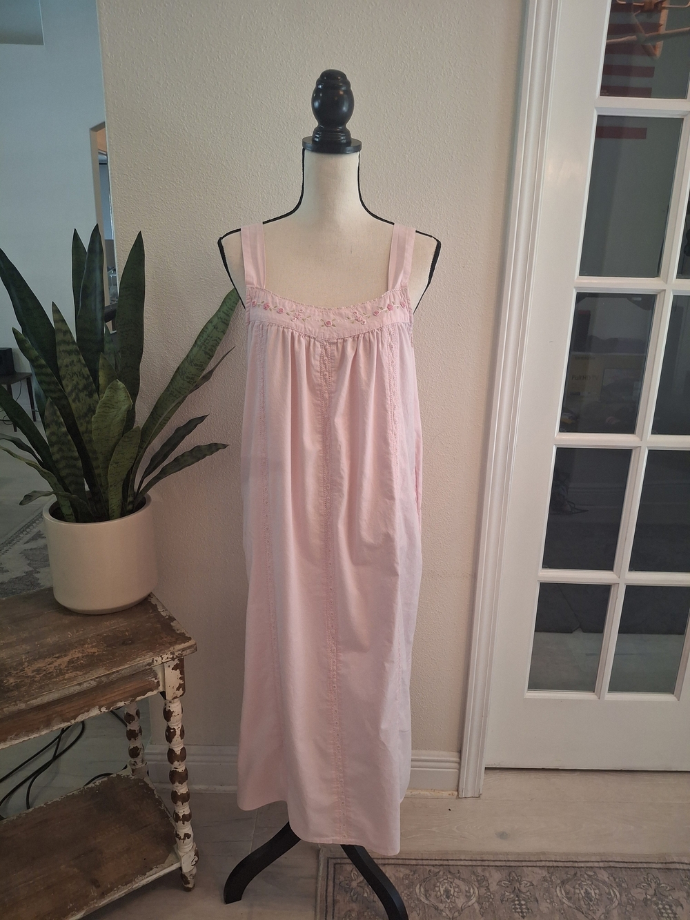 Women’s Light Pink Sleeveless Cotton Nightdress with Lace Trim
